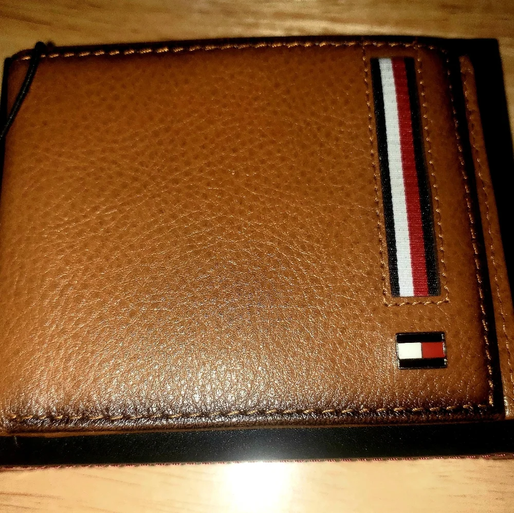 Tommy Hilfiger Tan Leather Wallet with Signature Stripe & Bonus Valet NIB